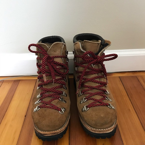 mens old school hiking boots with red laces